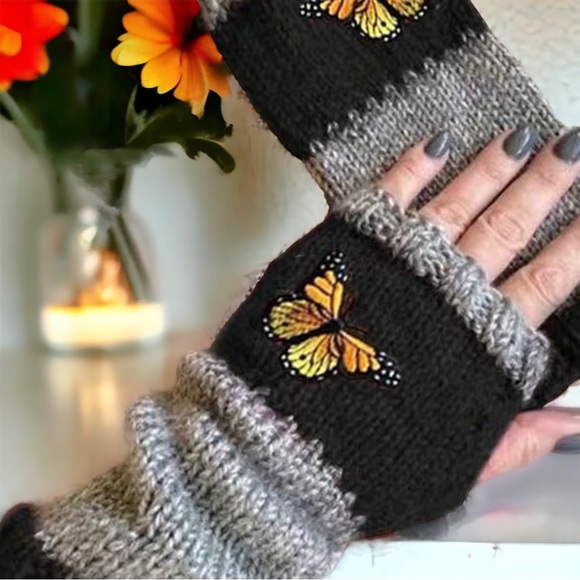 - 🍁 Knit Fingerless Butterfly Gloves - Picture 2 of 9